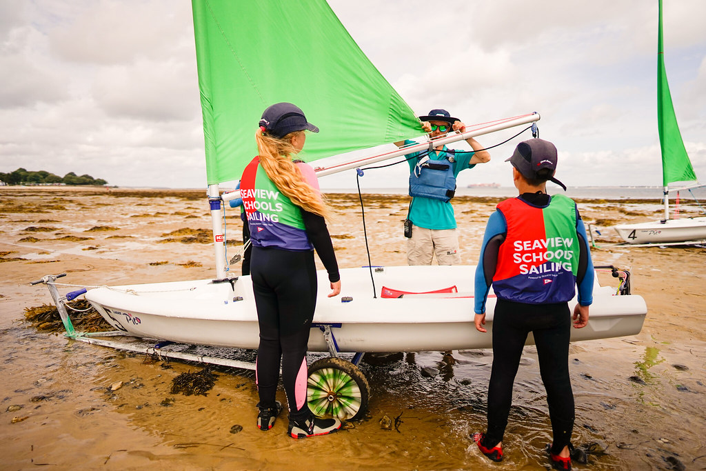 Children learning to sail 2023